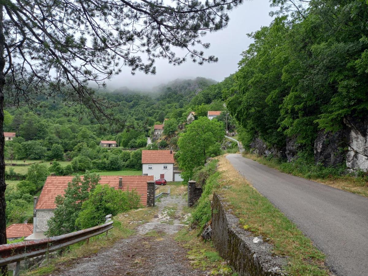 Konak Ugnji-Village Цетине Екстериор снимка