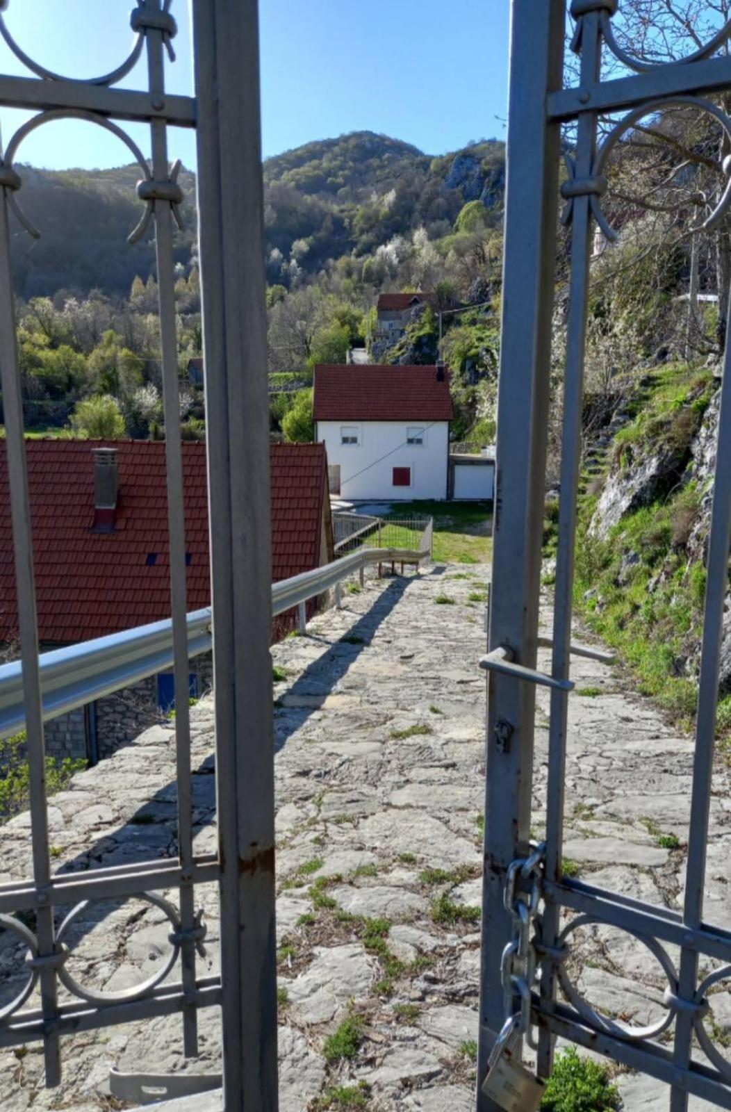 Konak Ugnji-Village Цетине Екстериор снимка