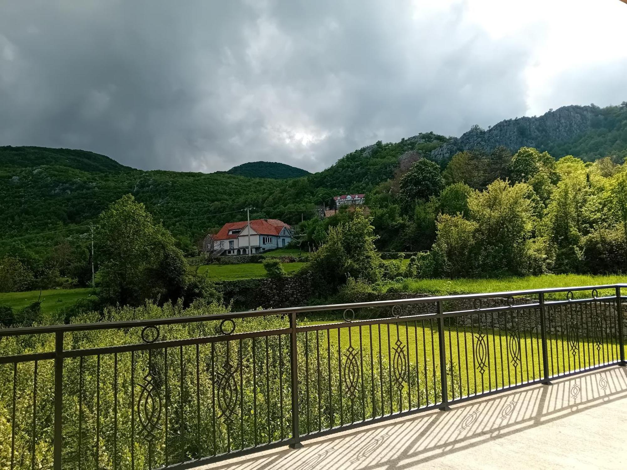 Konak Ugnji-Village Цетине Екстериор снимка